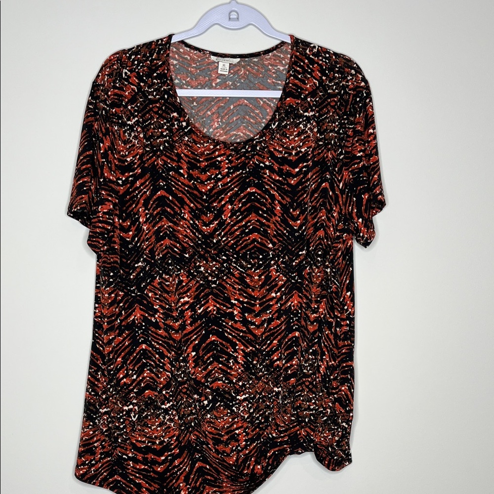 Source Unknown Vibrant Black and Red Patterned Tee